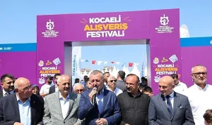Büyükakın kurdeleyi kesti, hayırlı işler diledi